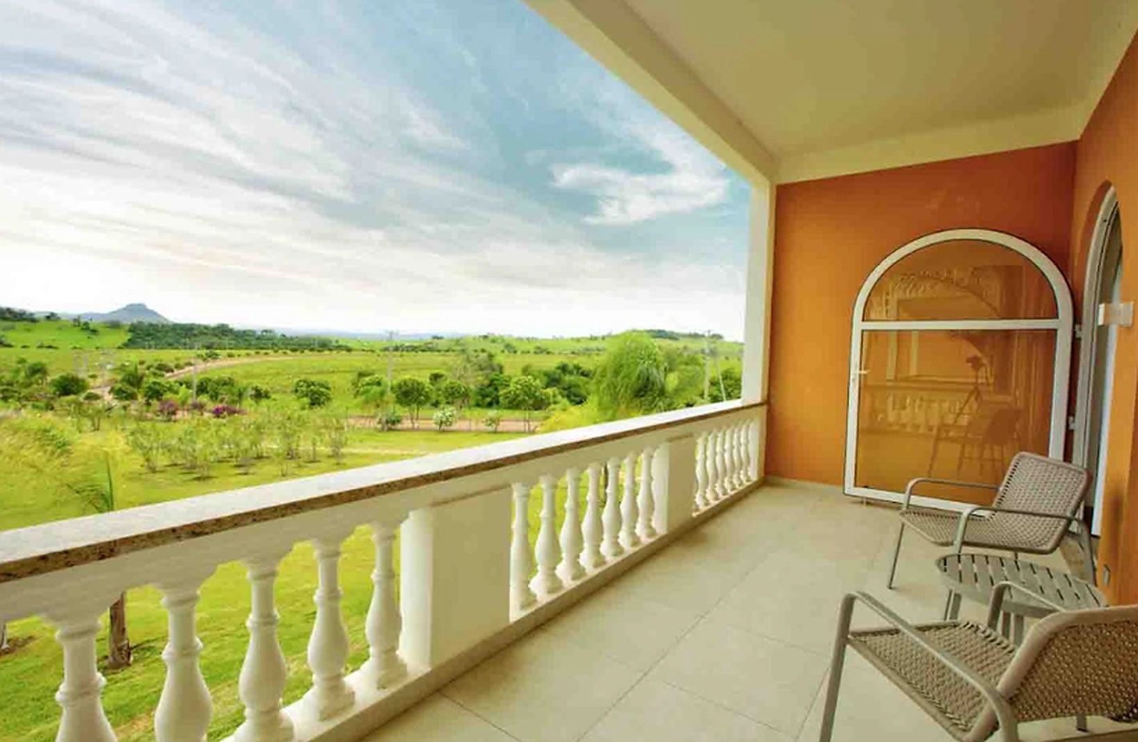 Crystal Vista Jardim: Varanda com vista para o jardim