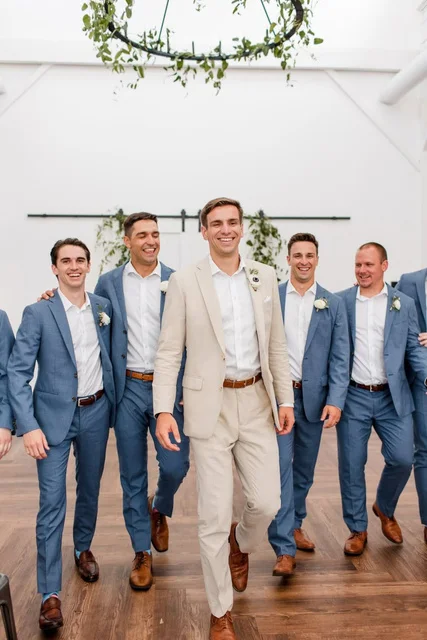 Referência de look para padrinhos